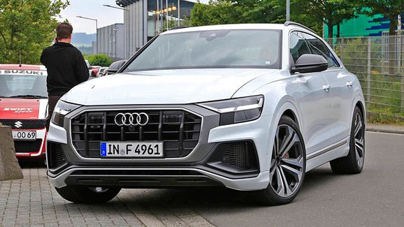 Audi SQ8 testuje na Nürburgringu se štítkem TDI. Klame tělem?