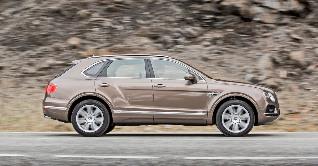 suv bentley jizdnidojmy svetmotoru