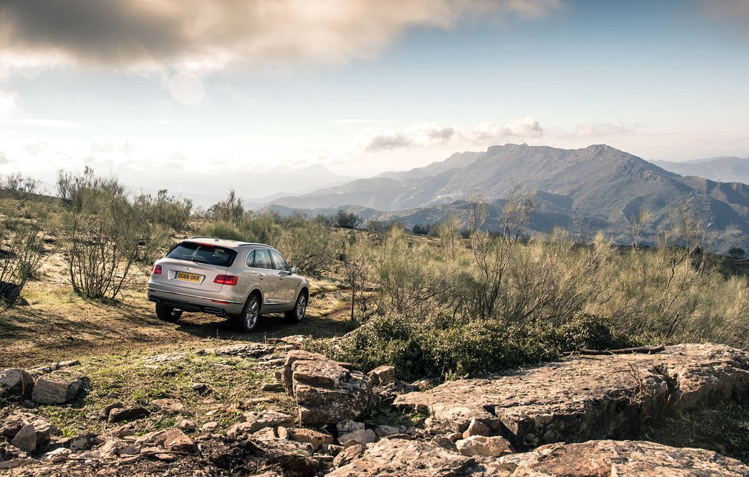 suv bentley jizdnidojmy svetmotoru