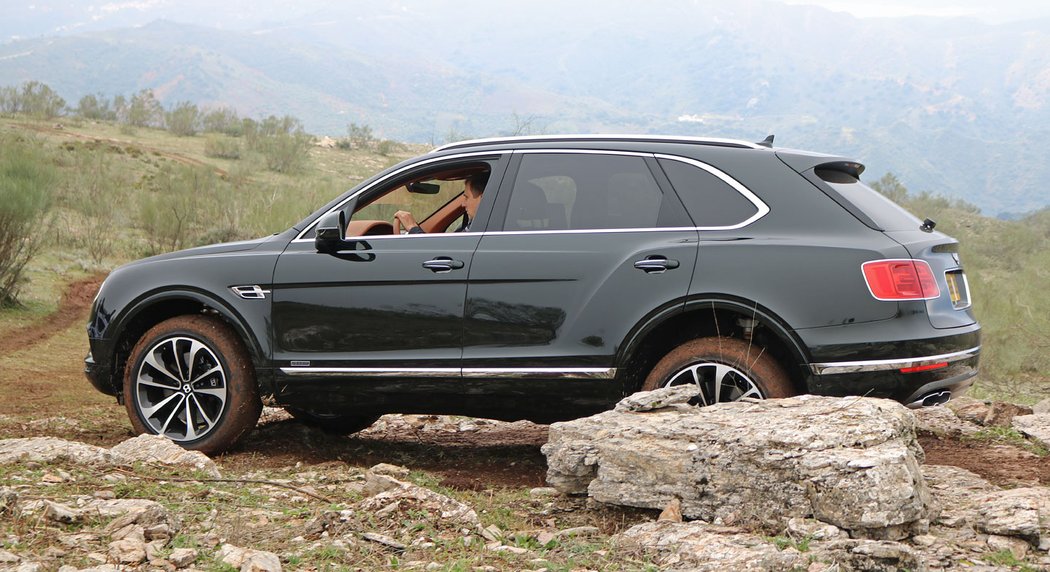 suv bentley jizdnidojmy svetmotoru