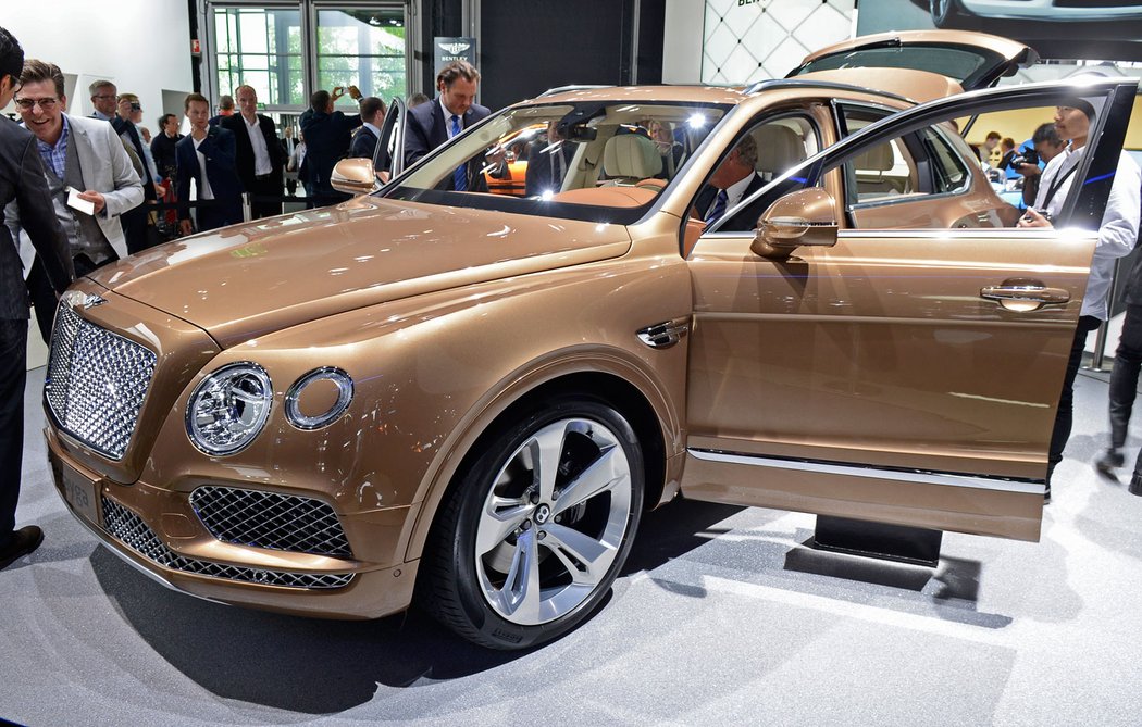 suv bentley novemodely premioveznacky video autosalon frankfurt2015 redakcnivideo