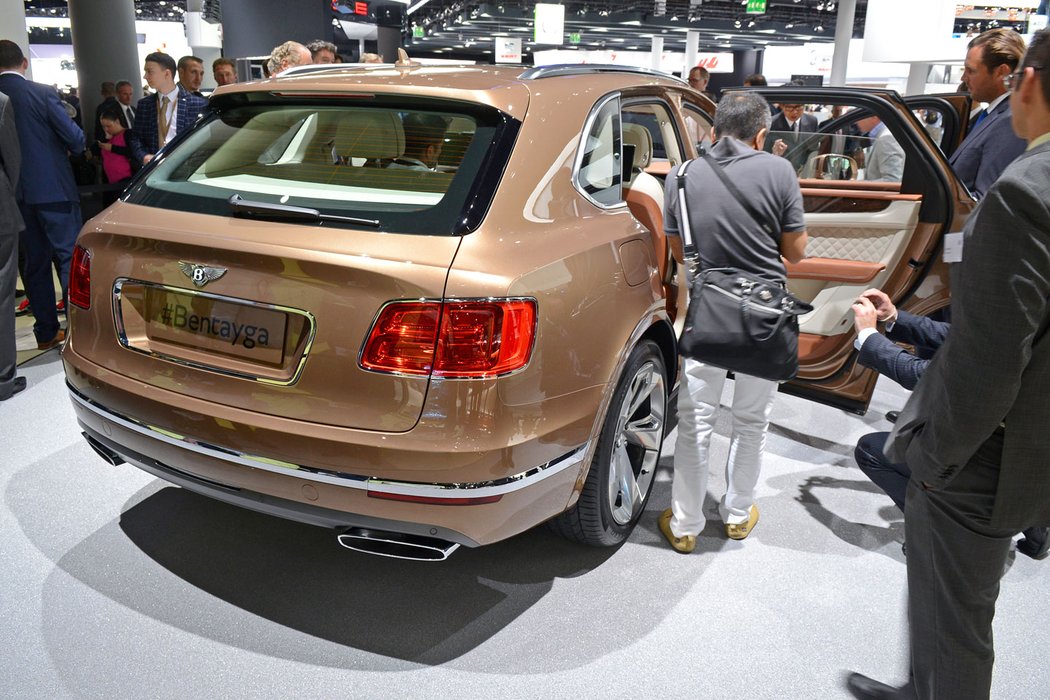 suv bentley novemodely premioveznacky video autosalon frankfurt2015 redakcnivideo