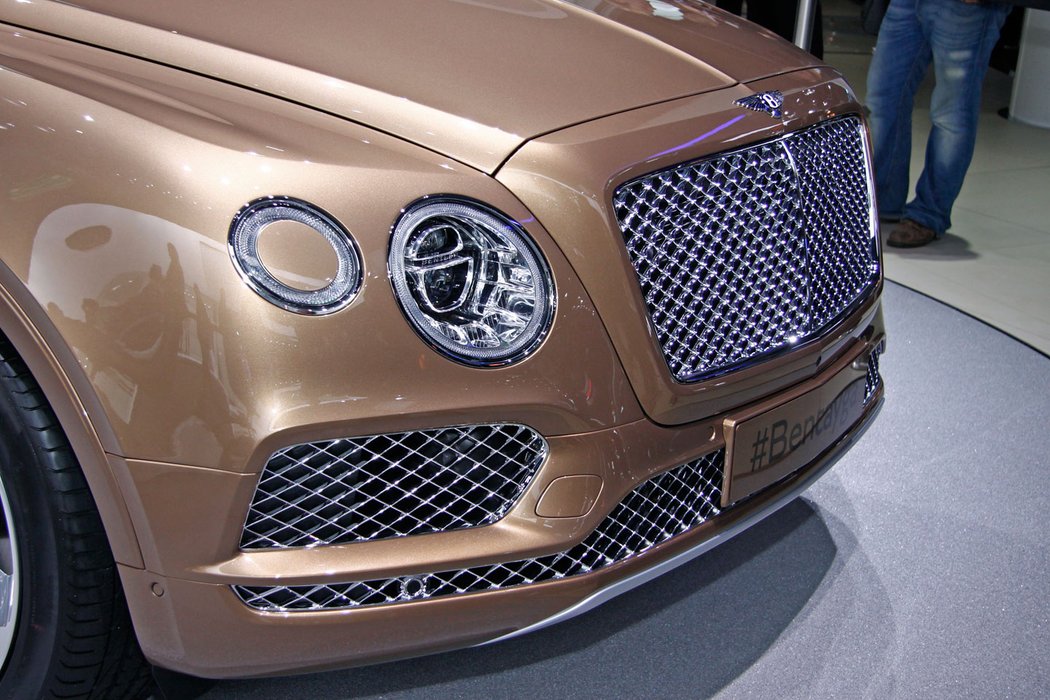 suv bentley novemodely premioveznacky video autosalon frankfurt2015 redakcnivideo