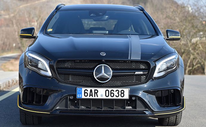 Mercedes-Benz GLA možná dorazí jako kupé soupeřící s BMW X2