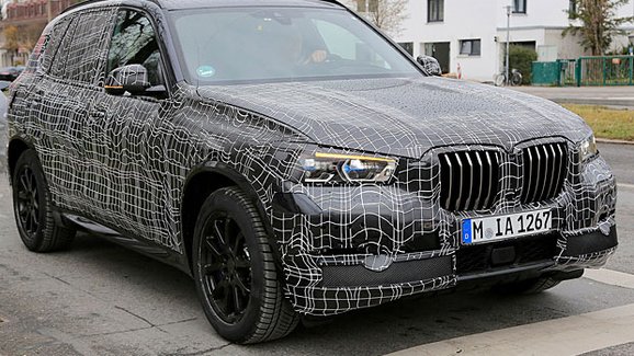 Podívejte se na maskované BMW X5 zachycené špiony. Co už o chystané novince víme?