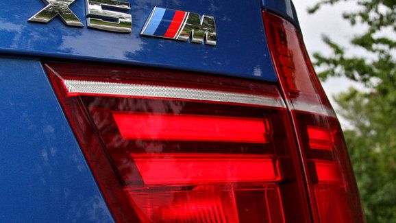 BMW X5 M prohání přes 600 svých koní na Nürburgringu. Zatím s maskováním