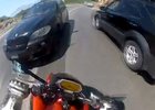 Video: Jak přijít na motorce o stupačku?