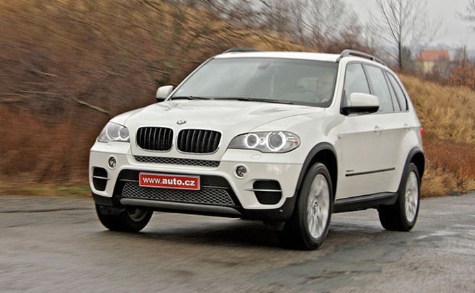 BMW kvůli možným problémům s řízením zkontroluje 250.000 vozů X5