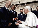 Vatikán: Papež dostal k užívání BMW X5