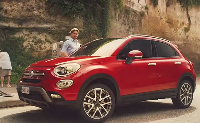 Reklamy, které stojí za to: Fiat 500X a modrá tabletka