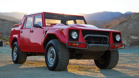 Touhu po off-roadu uspokojí Humvee nebo Lamborghini LM002