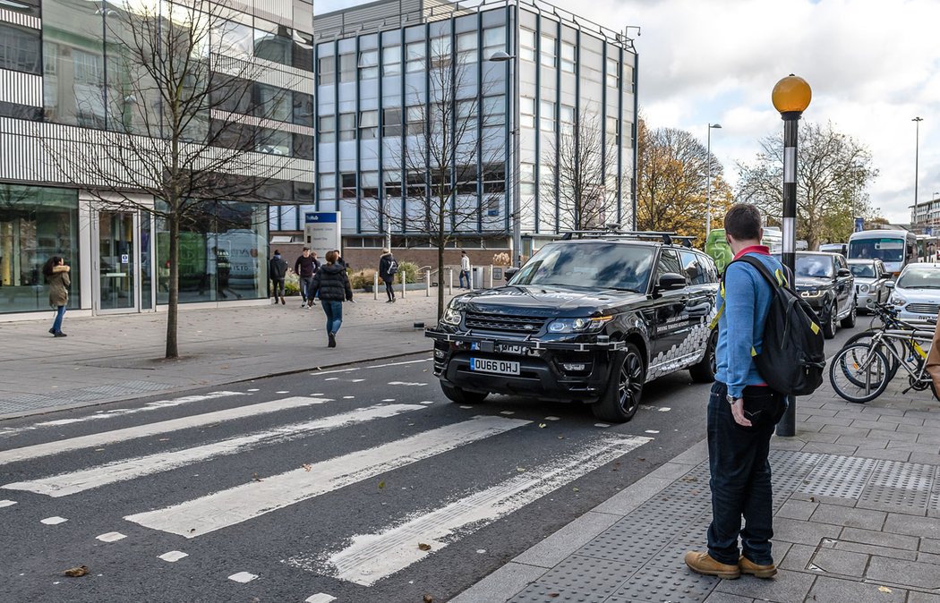 Prototypy značek Jaguar a Land Rover s autonomním řízením vyrazily na veřejné silnice