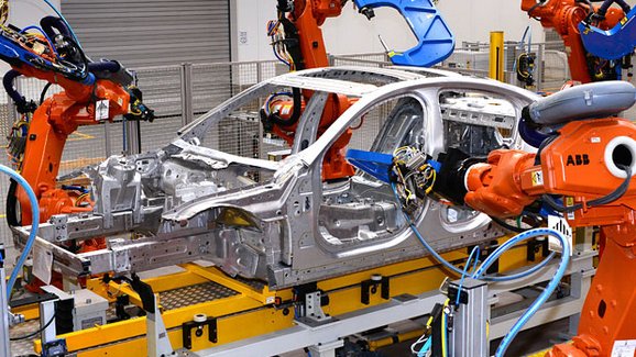 Jaguar Land Rover nejspíše postaví továrnu na Slovensku, práci by mohlo najít až 5000 lidí