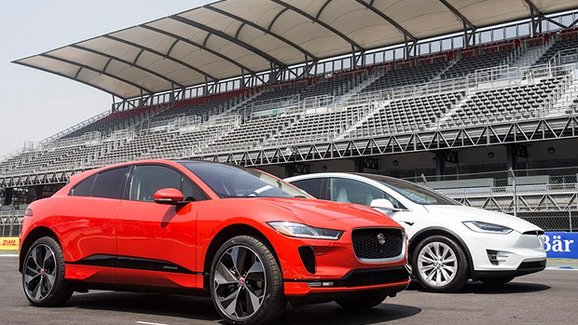 Jaguar I-Pace se srovnání nebojí. Rozdal si to s Teslou Model X