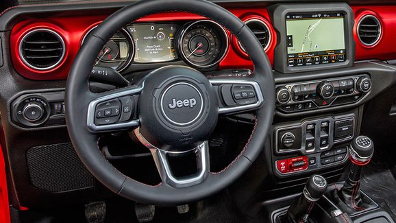 Jeep Wrangler: Podívejte se na první fotky interiéru nové generace terénní legendy!