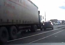 Video: Kia Sportage jako oběť kamionu