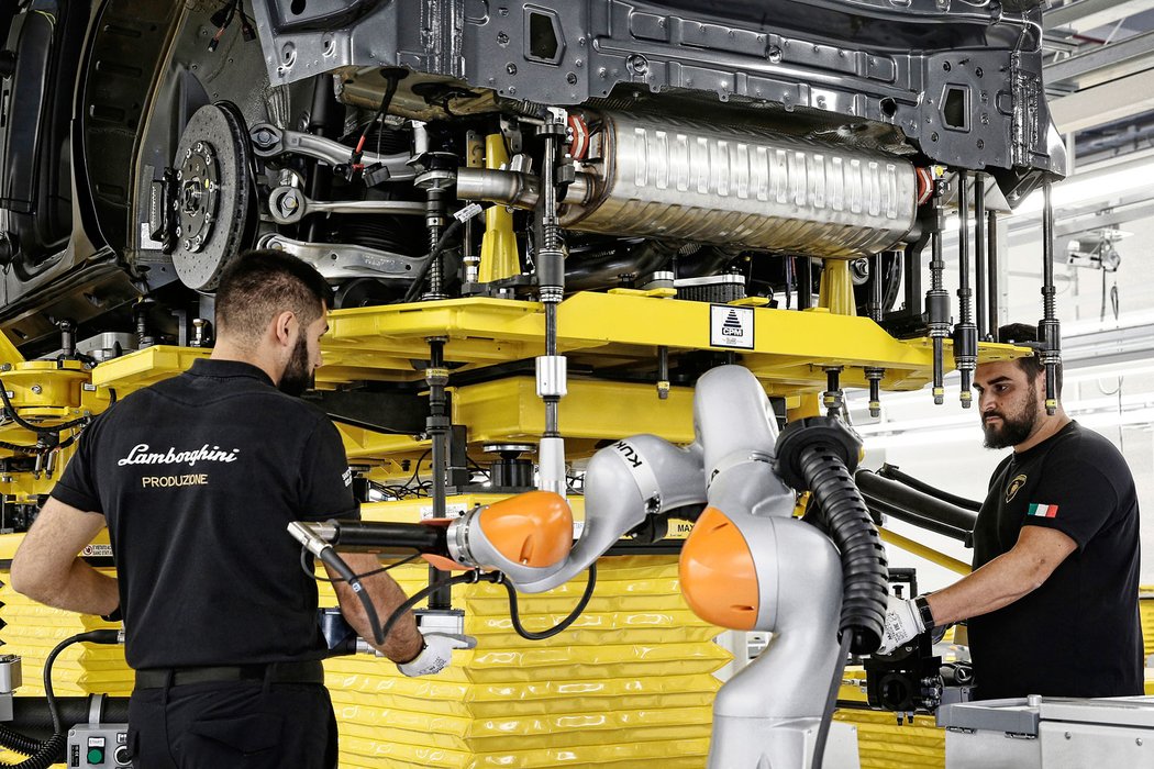 Továrna Lamborghini už je připravena na výrobu SUV Urus