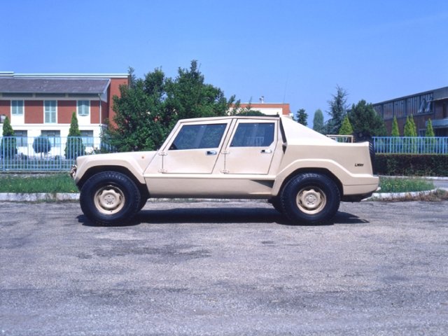 Lamborghini LM002