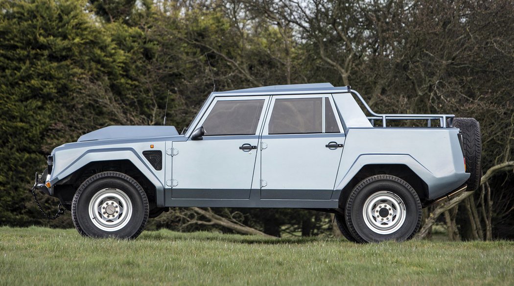 Lamborghini LM002