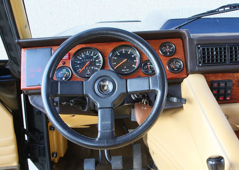 Lamborghini LM002