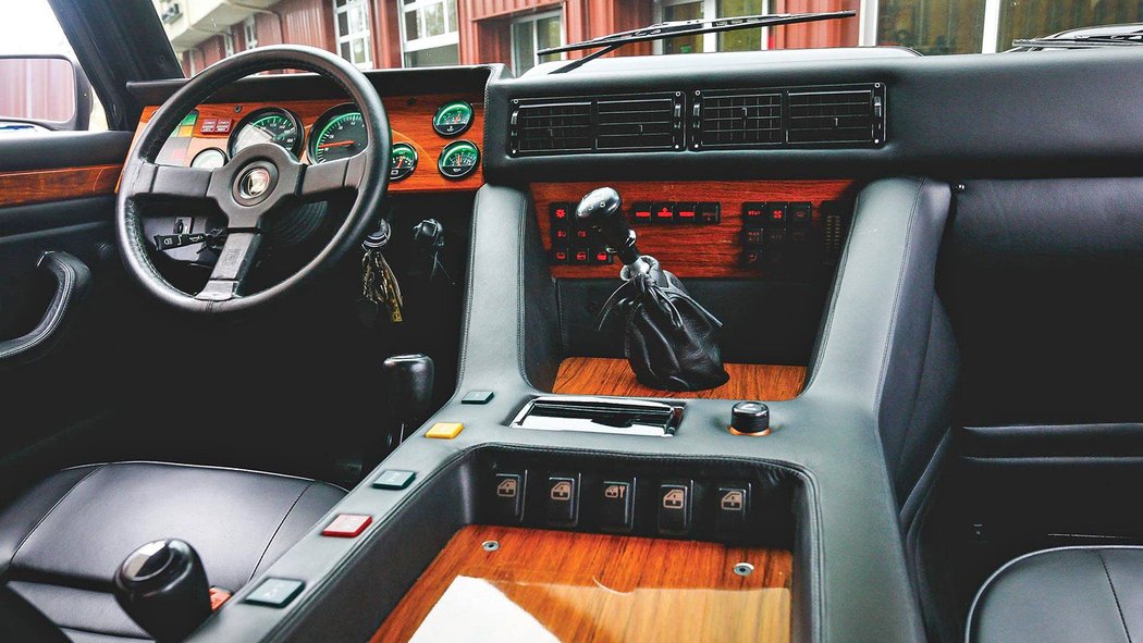 Lamborghini LM002