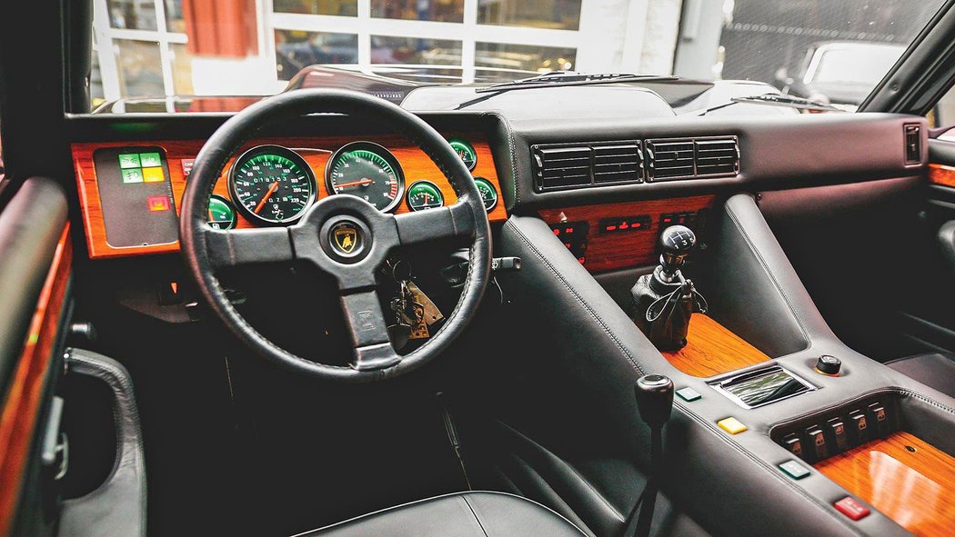 Lamborghini LM002