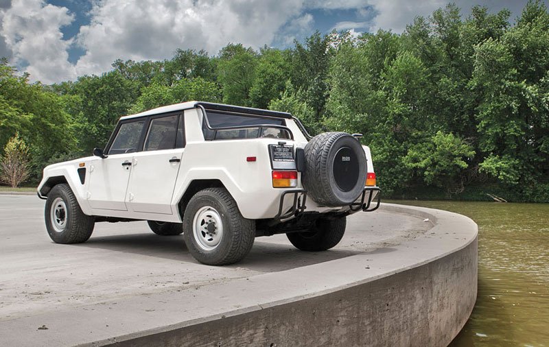 Lamborghini LM002