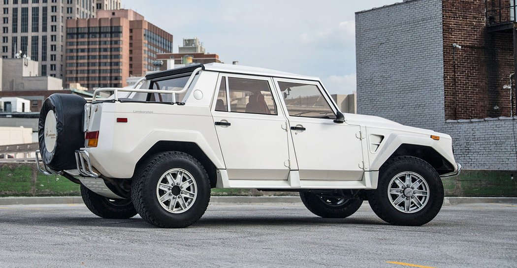 Lamborghini LM002