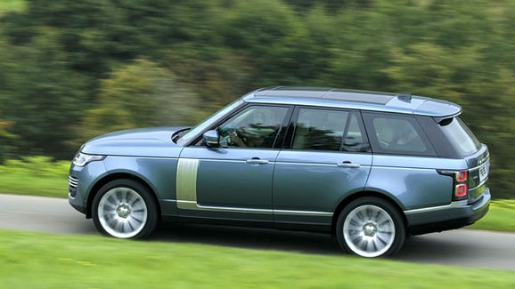 Modernizovaný Range Rover odhalil český ceník. Na kolik přijde nově nabízený plug-in hybrid?