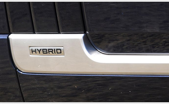 suv landrover hybrid testy