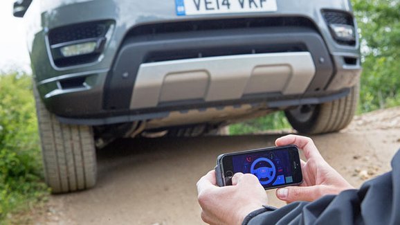 Range Rover Sport umí sám jezdit, pomocí chytrého telefonu (+video)