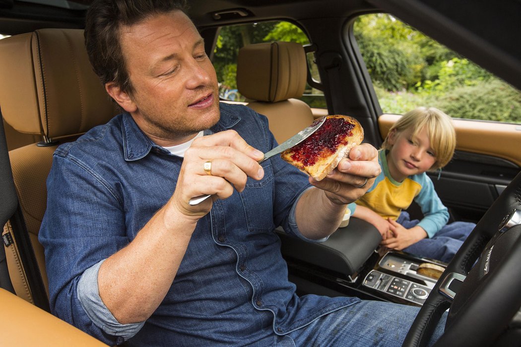 Jamie Oliver upravil Land Rover Discovery. Má z něj kuchyň.