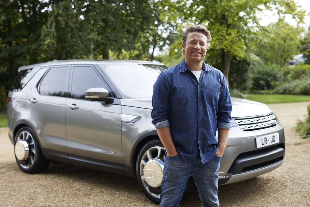 Jamie Oliver upravil Land Rover Discovery. Má z něj kuchyň.