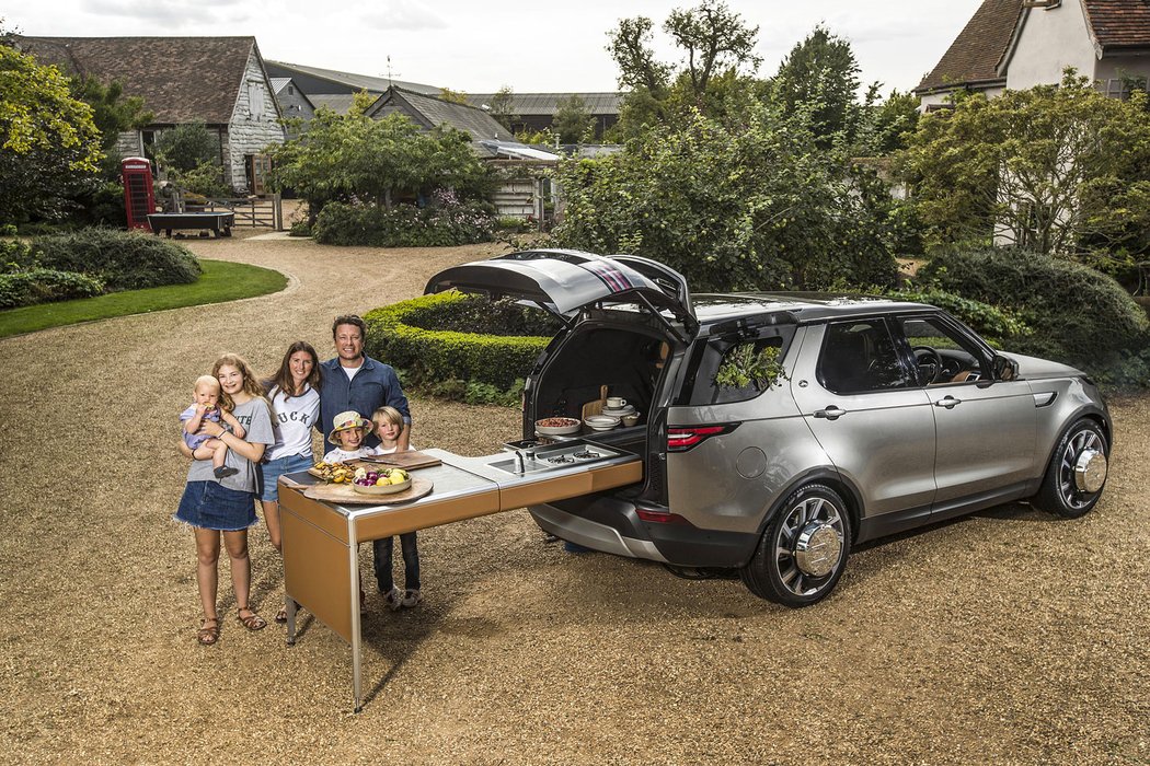 Jamie Oliver upravil Land Rover Discovery. Má z něj kuchyň.