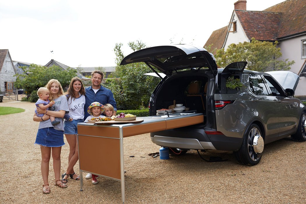 Jamie Oliver upravil Land Rover Discovery. Má z něj kuchyň.