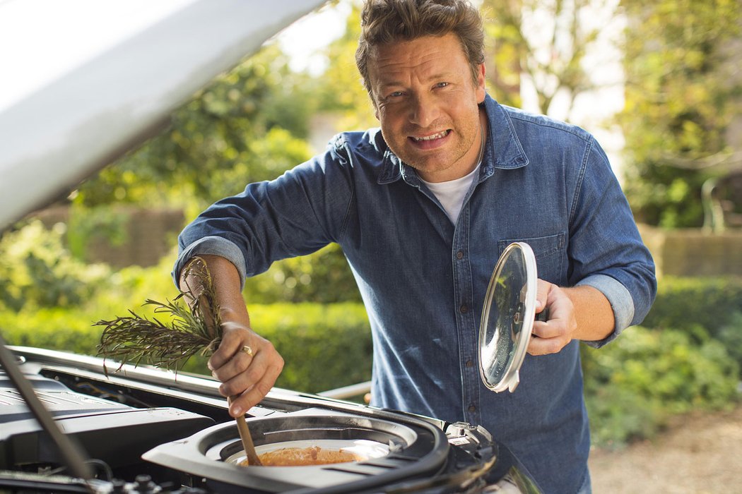 Jamie Oliver upravil Land Rover Discovery. Má z něj kuchyň.