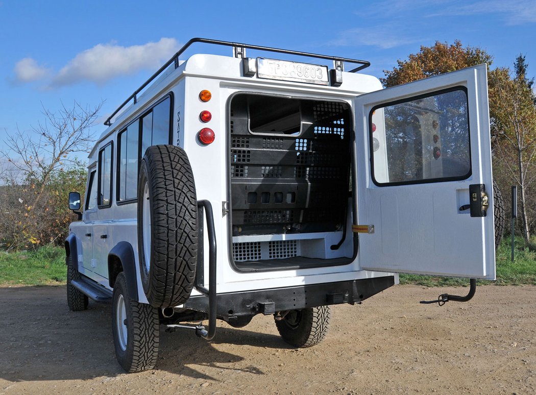 Land Rover Defender