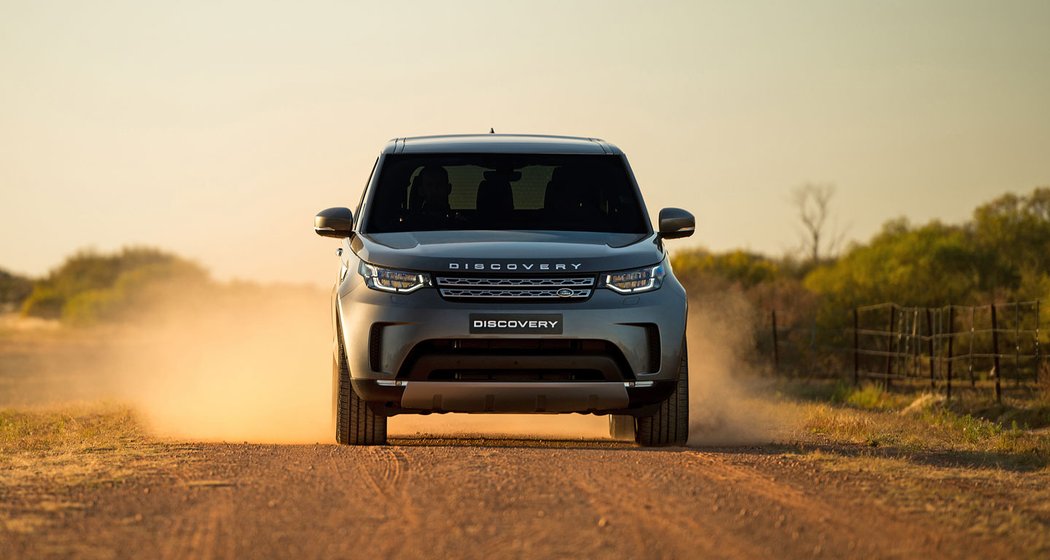 Land Rover Discovery utáhne nákladní soupravu