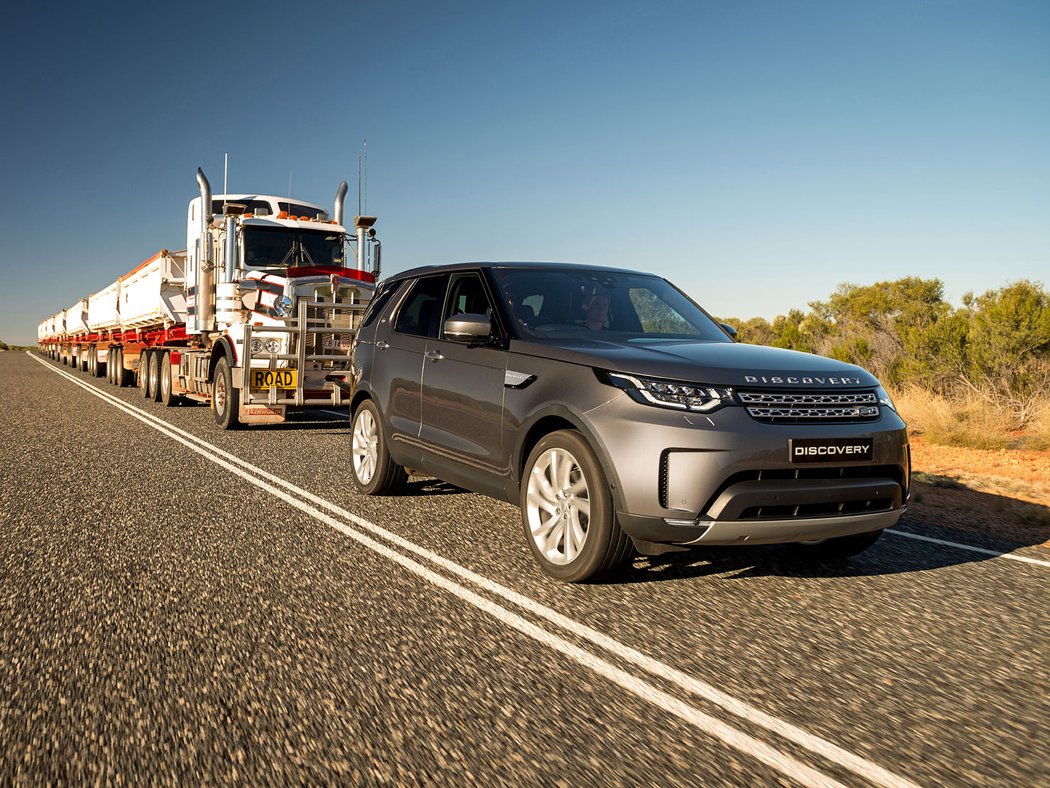 Land Rover Discovery utáhne nákladní soupravu