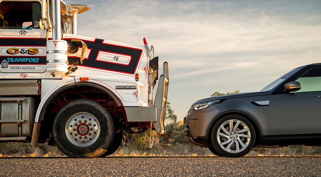 Land Rover Discovery utáhne nákladní soupravu