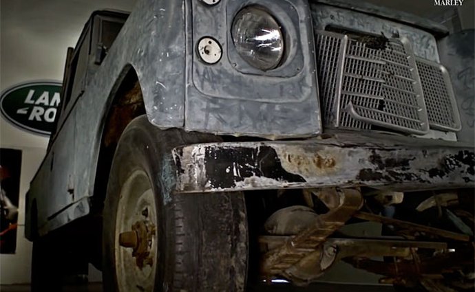 Land Rover Boba Marleyho se dočkal renovace (video)