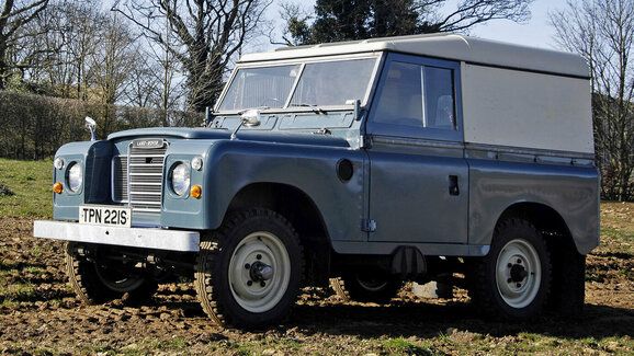 Původní Land Rover se měl vyrábět jenom pár let. Vydržel skoro 70!