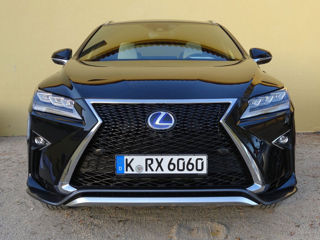 suv lexus jizdnidojmy video redakcnivideo