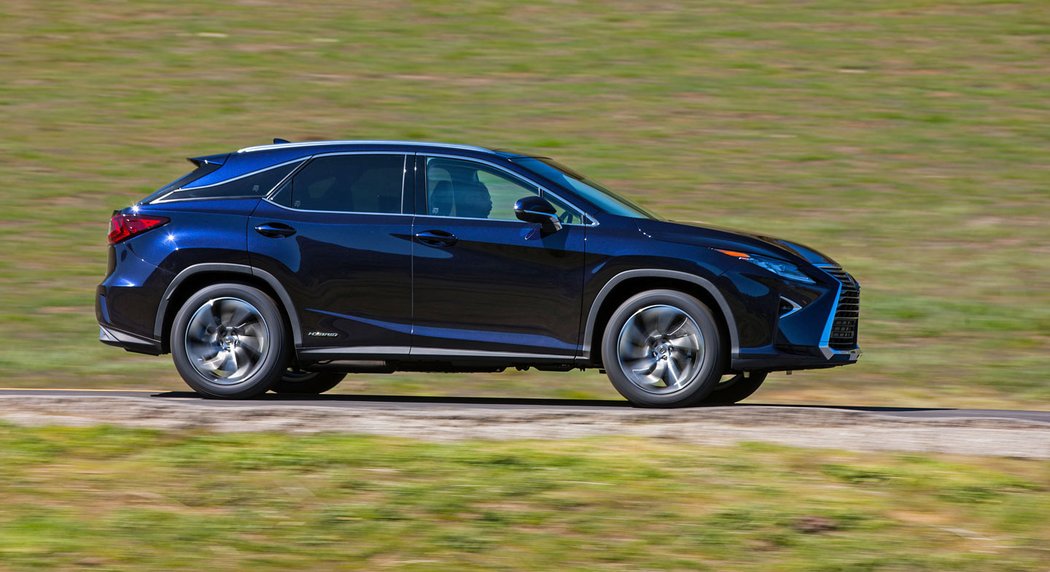 lexus premioveznacky strednitrida crossover