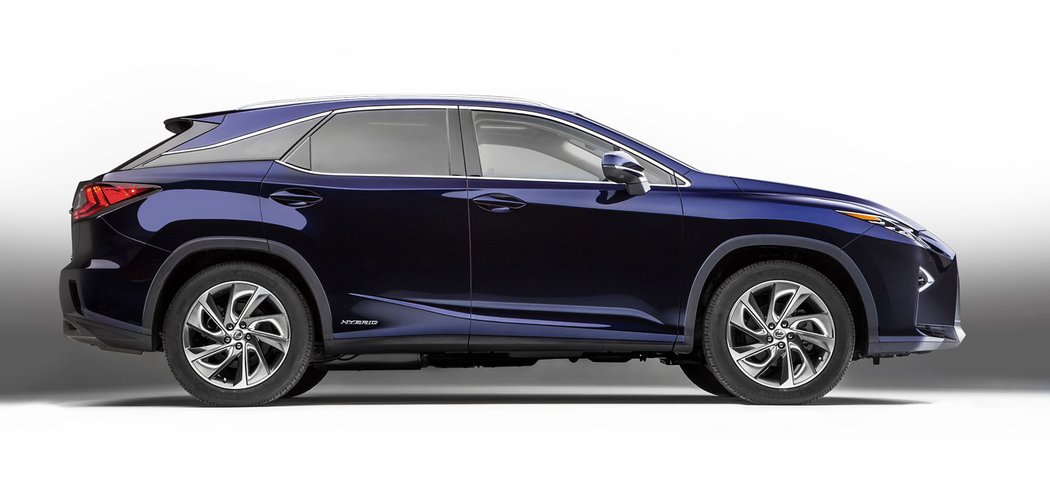 lexus premioveznacky strednitrida crossover