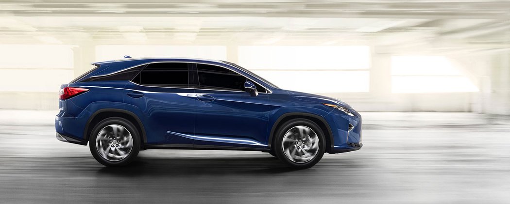 lexus premioveznacky strednitrida crossover