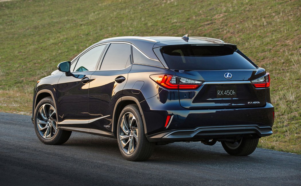 lexus premioveznacky strednitrida crossover