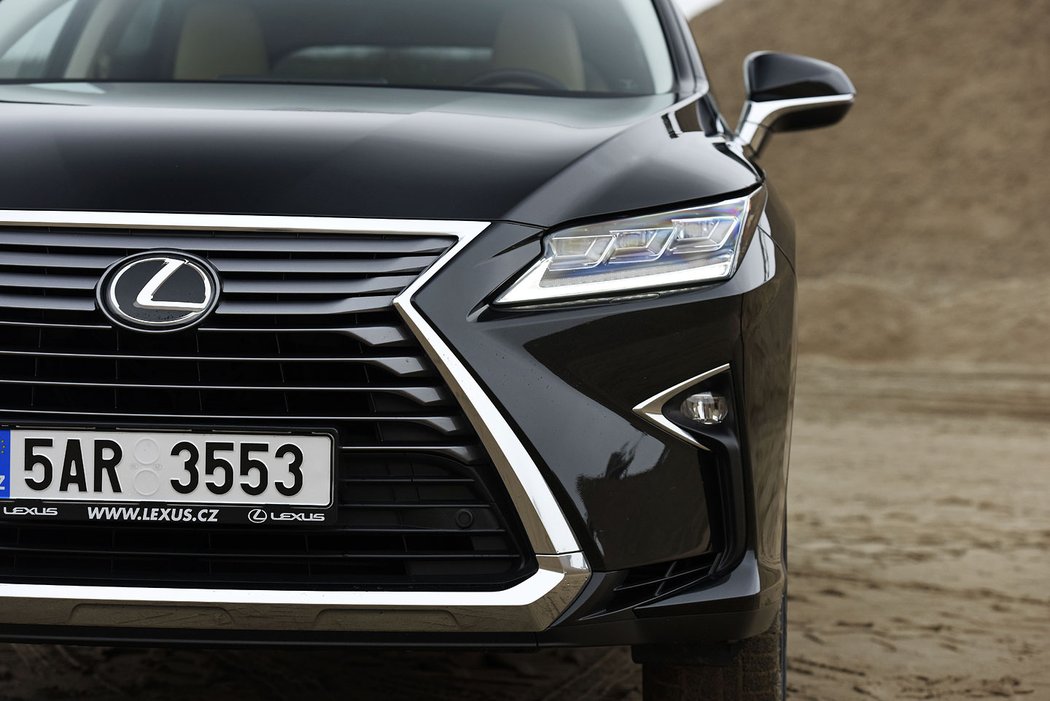 suv lexus testy