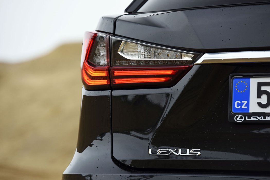 suv lexus testy