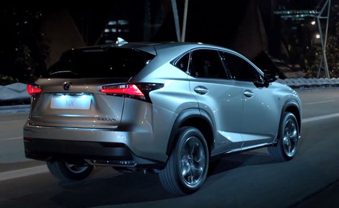 Video: Zpěvák will.i.am obdivuje Lexus NX v nové reklamě